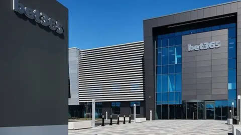 特鲁姆普轻松击败肖恩·墨菲，斯诺克锦标赛晋级成功。