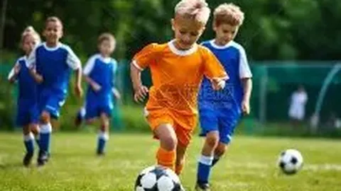 广岛首发：外籍球员独揽重任，川边骏指挥作战；横滨队多援助力，双前锋冲击战术显威