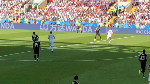 巴萨1-0险胜马竞，费兰茨维奇情绪失控，阿劳霍逆风翻盘，登贝莱绝杀立功！